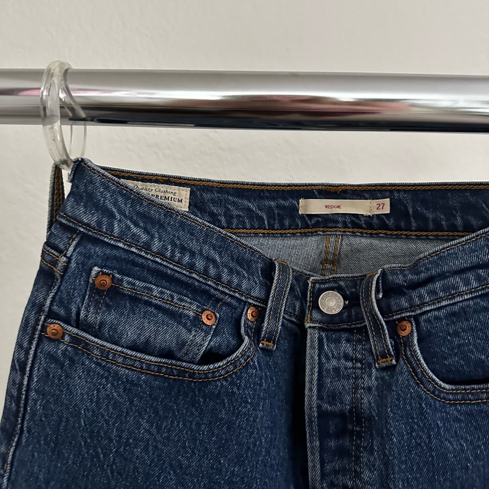 Levi’s Wedgie